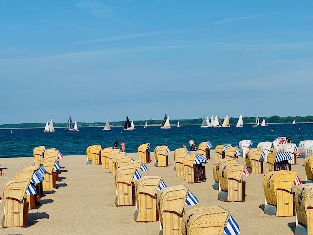 Strandkörbe am Ostseestrand