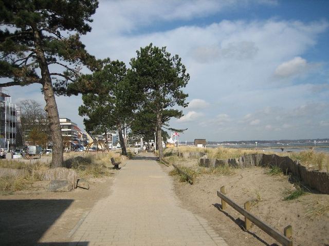 Strandpromenade durch die Düne
